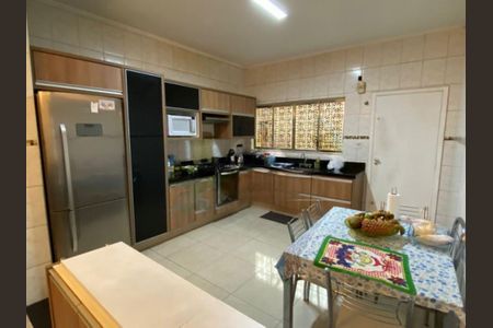 Casa à venda com 3 quartos, 350m² em Jardim Maria Estela, São Paulo
