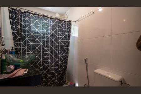 Casa de condomínio para alugar com 150m², 3 quartos e 2 vagas Casa de condomínio para alugar com 150m², 3 quartos e 2 vagasBanheiro da Suíte