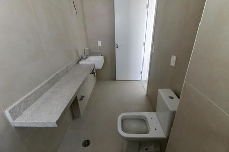 Apartamento à venda com 325m², 4 quartos e 4 vagasBanheiro da Suíte 2