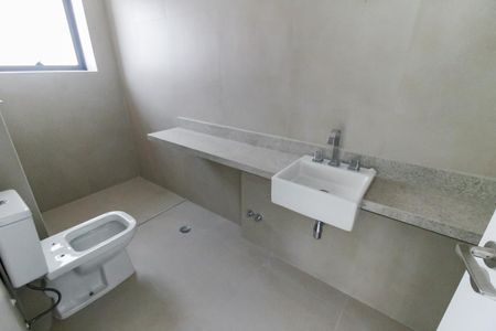 Apartamento à venda com 325m², 4 quartos e 4 vagasBanheiro da Suíte 2