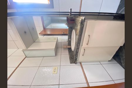 Casa à venda com 222m², 4 quartos e 2 vagas Casa à venda com 222m², 4 quartos e 2 vagasBanheiro Suíte