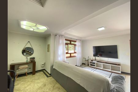 Casa à venda com 222m², 4 quartos e 2 vagas Casa à venda com 222m², 4 quartos e 2 vagasSala