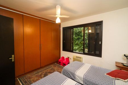 Casa à venda com 500m², 5 quartos e 2 vagasQuarto 2