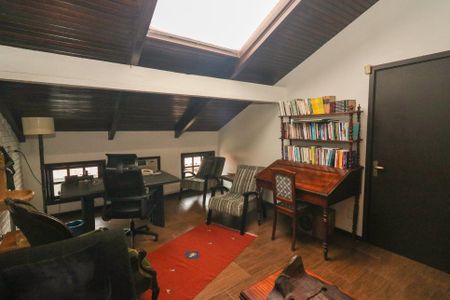 Casa à venda com 500m², 5 quartos e 2 vagasEscritório