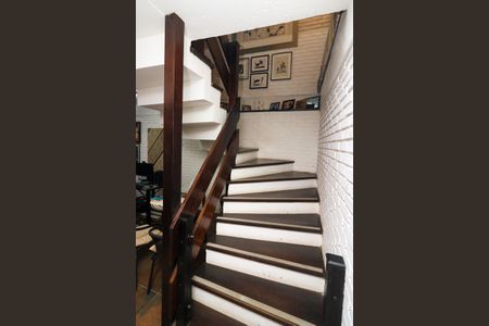 Casa à venda com 500m², 5 quartos e 2 vagasEscada