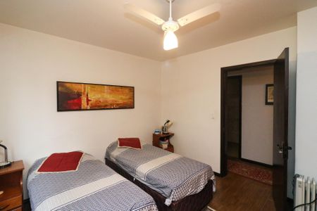 Casa à venda com 500m², 5 quartos e 2 vagasQuarto 2