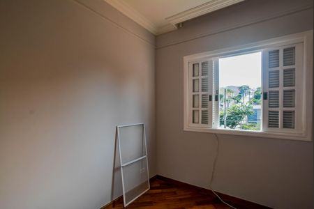 Casa à venda com 430m², 5 quartos e 10 vagasQuarto 2