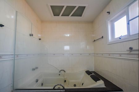 Casa à venda com 430m², 5 quartos e 10 vagasBanheiro da Suíte