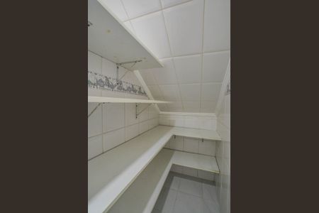 Casa à venda com 430m², 5 quartos e 10 vagasDespensa