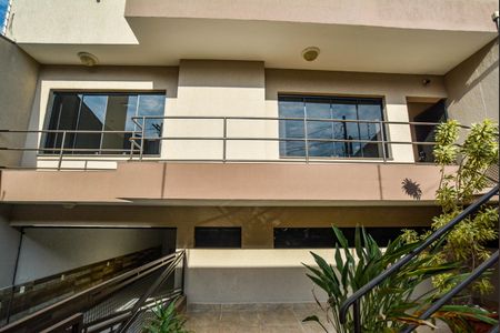 Casa à venda com 430m², 5 quartos e 10 vagasEntrada