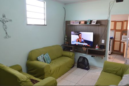 Casa à venda com 200m², 9 quartos e sem vaga Casa à venda com 200m², 9 quartos e sem vagaSala
