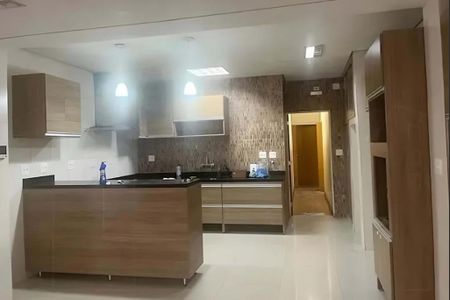 Casa à venda com 220m², 4 quartos e 5 vagas Casa à venda com 220m², 4 quartos e 5 vagasFoto 04