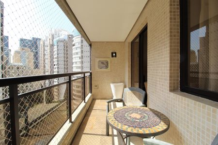 Apartamento para alugar com 220m², 3 quartos e 2 vagasVaranda