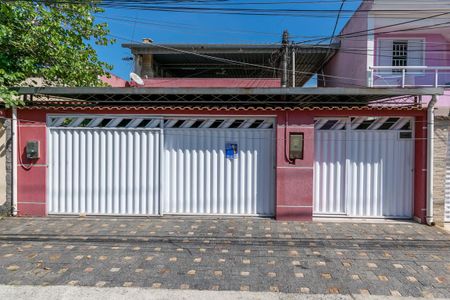 Casa à venda com 150m², 4 quartos e 3 vagas Casa à venda com 150m², 4 quartos e 3 vagasFachada