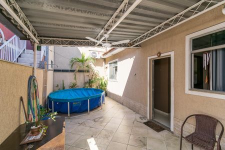 Casa à venda com 150m², 4 quartos e 3 vagas Casa à venda com 150m², 4 quartos e 3 vagasVaranda gourmet Casa 2