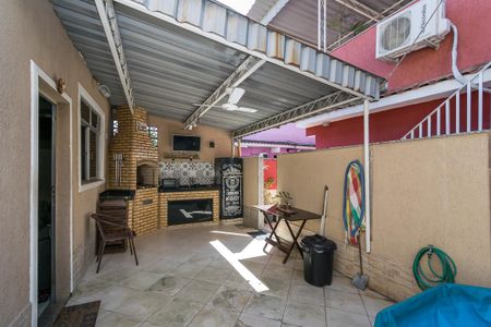 Casa à venda com 150m², 4 quartos e 3 vagas Casa à venda com 150m², 4 quartos e 3 vagasVaranda gourmet Casa 2