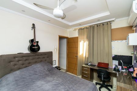 Casa à venda com 150m², 4 quartos e 3 vagas Casa à venda com 150m², 4 quartos e 3 vagasQuarto Casa 2