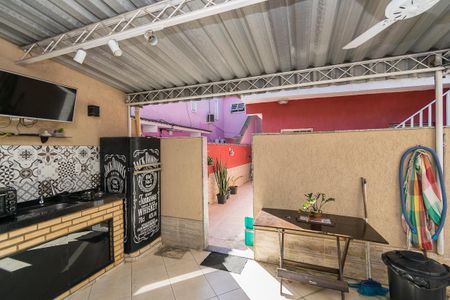 Casa à venda com 150m², 4 quartos e 3 vagas Casa à venda com 150m², 4 quartos e 3 vagasVaranda gourmet Casa 2