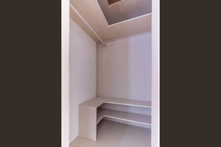 Apartamento à venda com 60m², 2 quartos e sem vaga Apartamento à venda com 60m², 2 quartos e sem vagaCloset do Quarto 1