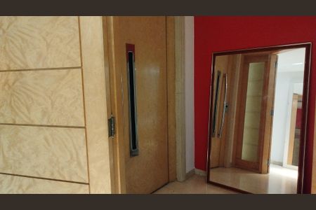 Apartamento à venda com 200m², 3 quartos e 3 vagasElevador privativo