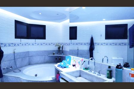 Apartamento à venda com 200m², 3 quartos e 3 vagasBanheiro suite 3