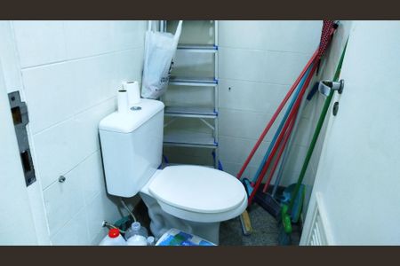 Apartamento à venda com 200m², 3 quartos e 3 vagasBanheiro de serviço 4