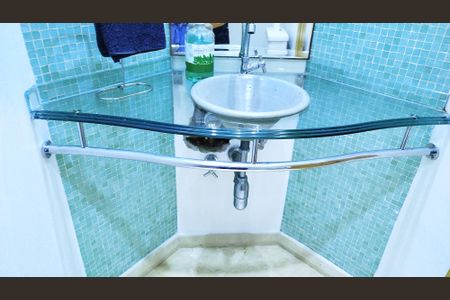 Apartamento à venda com 200m², 3 quartos e 3 vagasBanheiro 5 - Lavabo