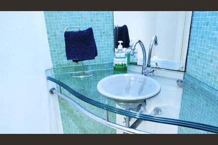 Apartamento à venda com 200m², 3 quartos e 3 vagasBanheiro 5 - Lavabo