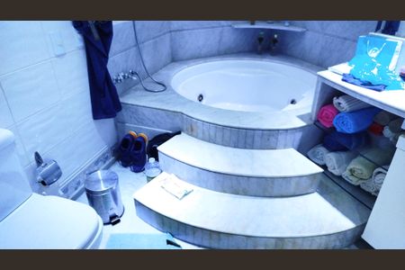 Apartamento à venda com 200m², 3 quartos e 3 vagasBanheiro suite 3