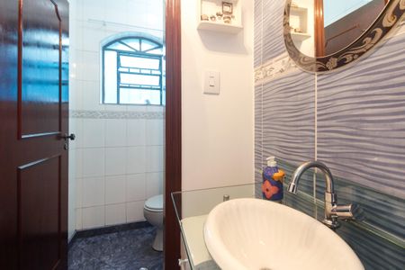 Casa à venda com 174m², 3 quartos e 3 vagasLavabo