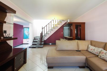 Casa à venda com 174m², 3 quartos e 3 vagasSala