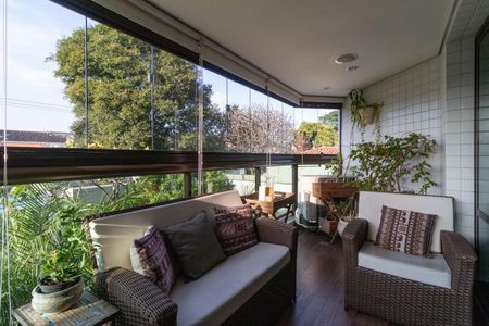 Apartamento à venda com 193m², 4 quartos e 5 vagas Apartamento à venda com 193m², 4 quartos e 5 vagasVaranda