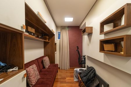 Apartamento à venda com 193m², 4 quartos e 5 vagas Apartamento à venda com 193m², 4 quartos e 5 vagasEscritório