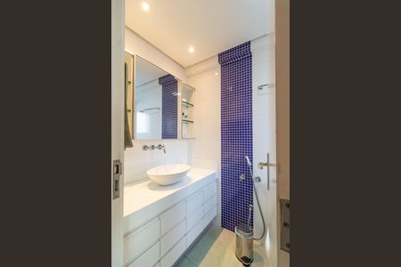 Apartamento à venda com 193m², 4 quartos e 5 vagas Apartamento à venda com 193m², 4 quartos e 5 vagasBanheiro da Suíte 1