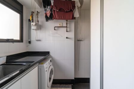 Apartamento à venda com 193m², 4 quartos e 5 vagas Apartamento à venda com 193m², 4 quartos e 5 vagasÁrea de Serviço