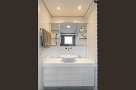 Apartamento à venda com 193m², 4 quartos e 5 vagas Apartamento à venda com 193m², 4 quartos e 5 vagasBanheiro da Suíte 1