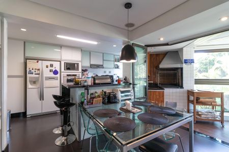 Apartamento à venda com 193m², 4 quartos e 5 vagas Apartamento à venda com 193m², 4 quartos e 5 vagasCopa