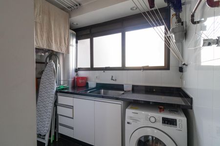 Apartamento à venda com 193m², 4 quartos e 5 vagas Apartamento à venda com 193m², 4 quartos e 5 vagasÁrea de Serviço