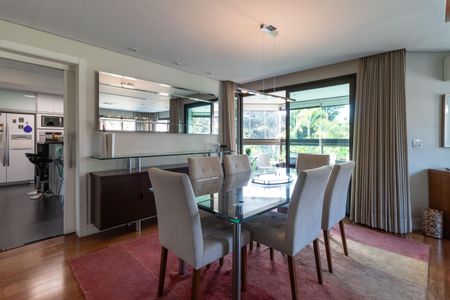 Apartamento à venda com 193m², 4 quartos e 5 vagas Apartamento à venda com 193m², 4 quartos e 5 vagasSala de Jantar
