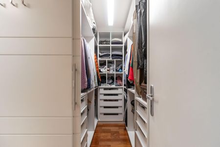 Apartamento à venda com 193m², 4 quartos e 5 vagas Apartamento à venda com 193m², 4 quartos e 5 vagasSuíte