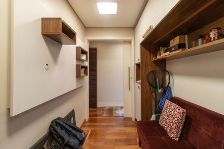 Apartamento à venda com 193m², 4 quartos e 5 vagas Apartamento à venda com 193m², 4 quartos e 5 vagasEscritório