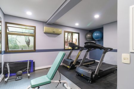 Apartamento à venda com 193m², 4 quartos e 5 vagas Apartamento à venda com 193m², 4 quartos e 5 vagasÁrea comum - Academia