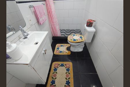 Casa à venda com 190m², 2 quartos e 2 vagasBanheiro 