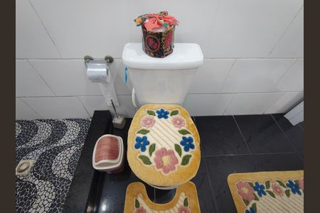 Casa à venda com 190m², 2 quartos e 2 vagasBanheiro 