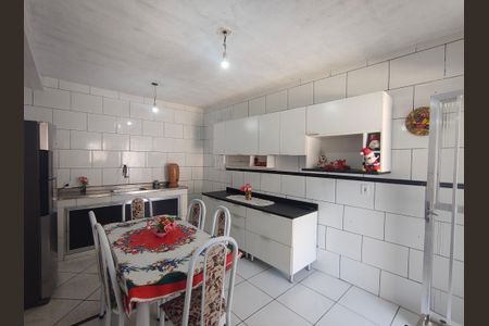 Casa à venda com 190m², 2 quartos e 2 vagasCozinha