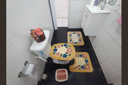 Casa à venda com 190m², 2 quartos e 2 vagasBanheiro 