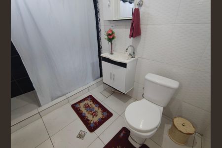 Casa à venda com 190m², 2 quartos e 2 vagasBanheiro suite 