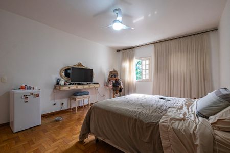 Casa à venda com 400m², 4 quartos e 5 vagas Casa à venda com 400m², 4 quartos e 5 vagasQuarto 1