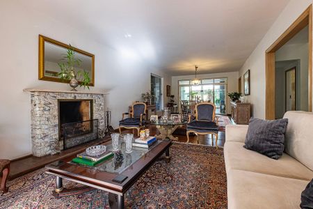 Casa à venda com 400m², 4 quartos e 5 vagas Casa à venda com 400m², 4 quartos e 5 vagasSala