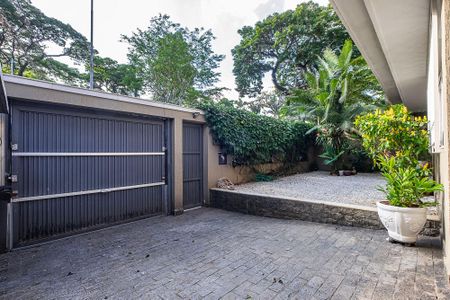 Casa à venda com 400m², 4 quartos e 5 vagas Casa à venda com 400m², 4 quartos e 5 vagasQuintal